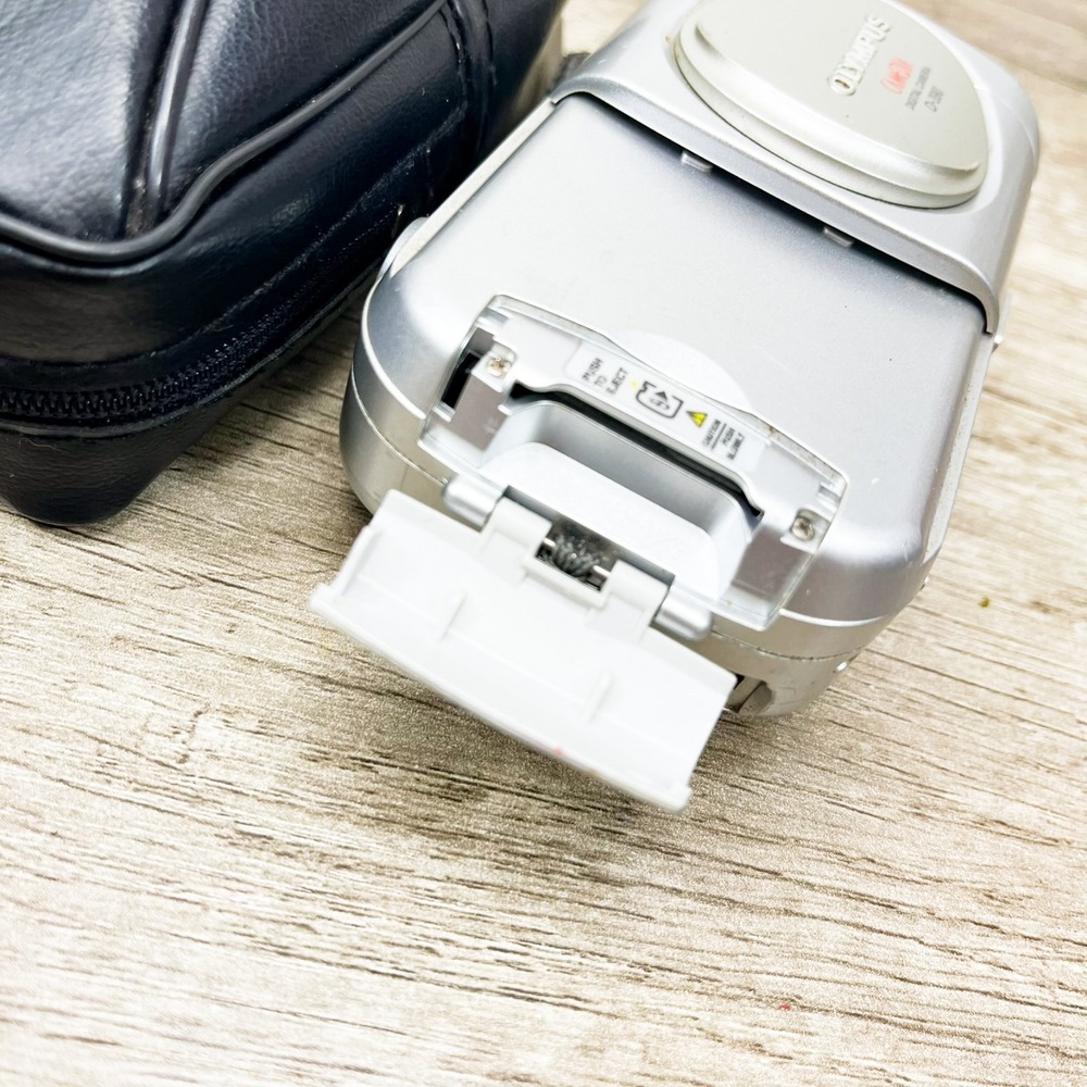 OLYMPUS CAMEDIA D-390 .2mp CCD SENSOR DIGITAL CAMERA .TESTED AND WORKING. - Picture 8 of 16